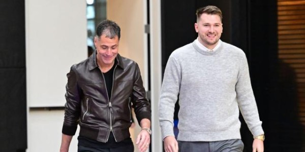 kaiyun体育app-湖人四处追求中锋！罗威+亚当斯成目标，难获特纳？