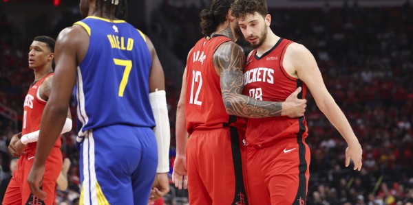 开云-申京：乌度卡排双塔时我感觉更轻松 亚当斯在联防上教我们很多