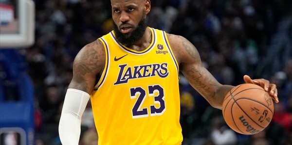 2.4亿留里夫斯，追巨星？湖人计划詹姆斯离开后选“最疯的路”？