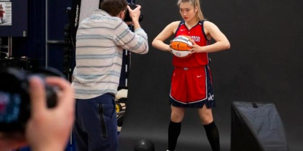 Kaiyun APP-李梦亮相神秘人媒体会 表态会为球队打满整个赛季