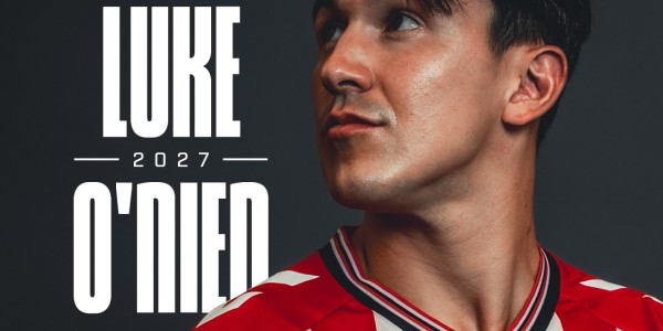 官方：桑德兰与主力中卫奥尼恩续约至2027年