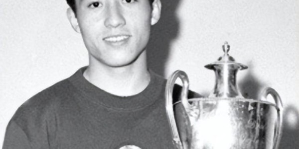 开云官方-他是世界冠军，四人帮垮台后入狱4年，墓碑上一句话引人瞩目